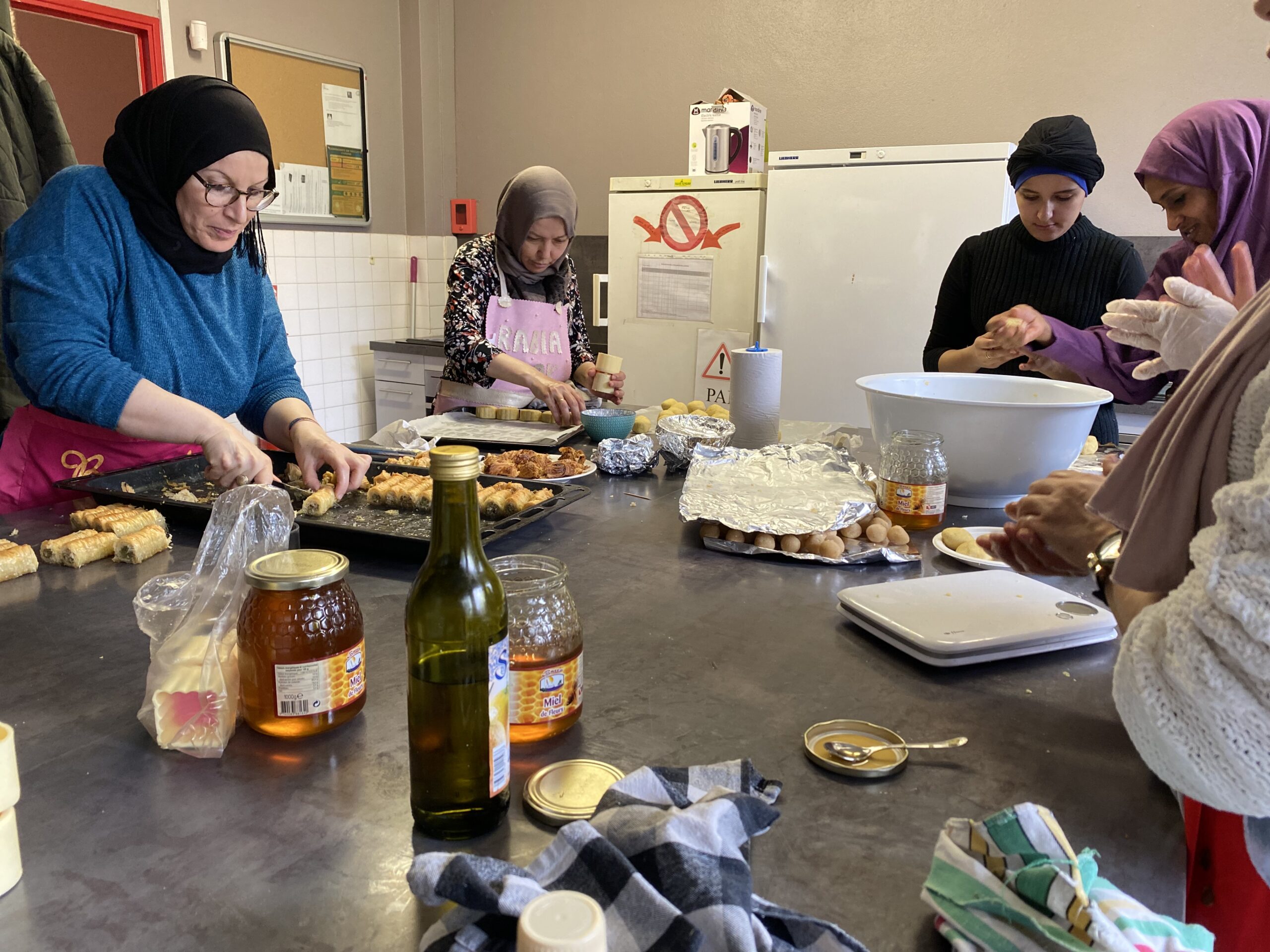 Atelier fabrication de produits naturels, atelier coiffure et atelier cuisine suivi d’un repas